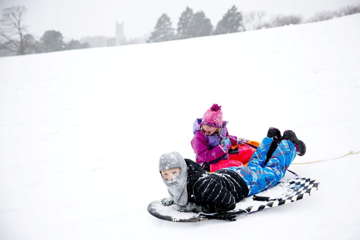 20181219_mom_sledding(2)