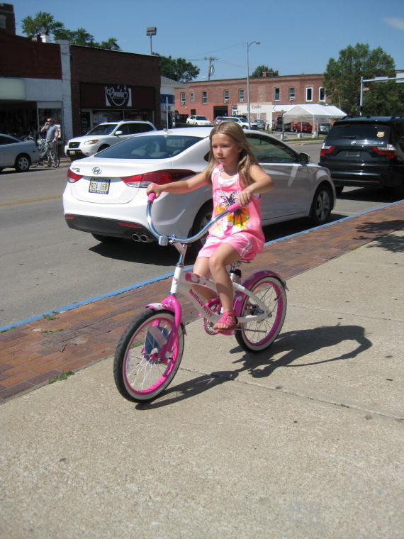 Hello kitty bike best sale for 3 year old