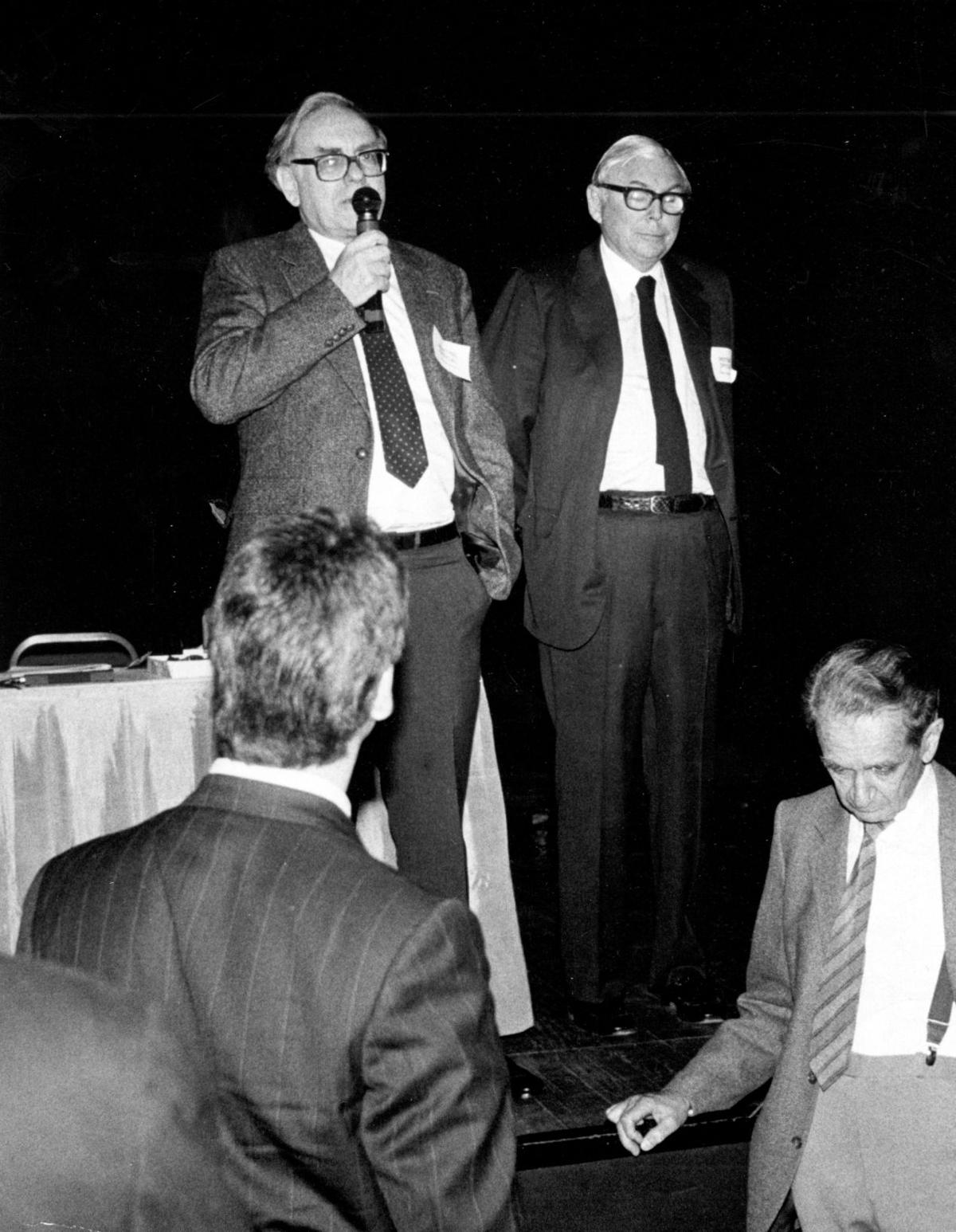 Warren Buffett And Charlie Munger Billion Dollar Partnership Warren Buffett Omaha Com