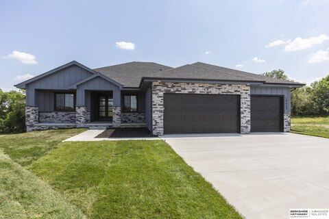 5 Bedroom Home In Papillion - $650,544