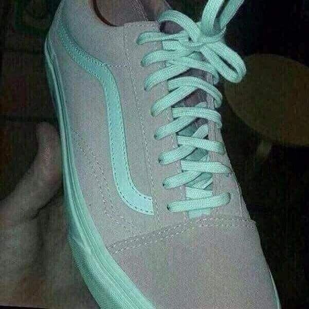 shoe that changes color