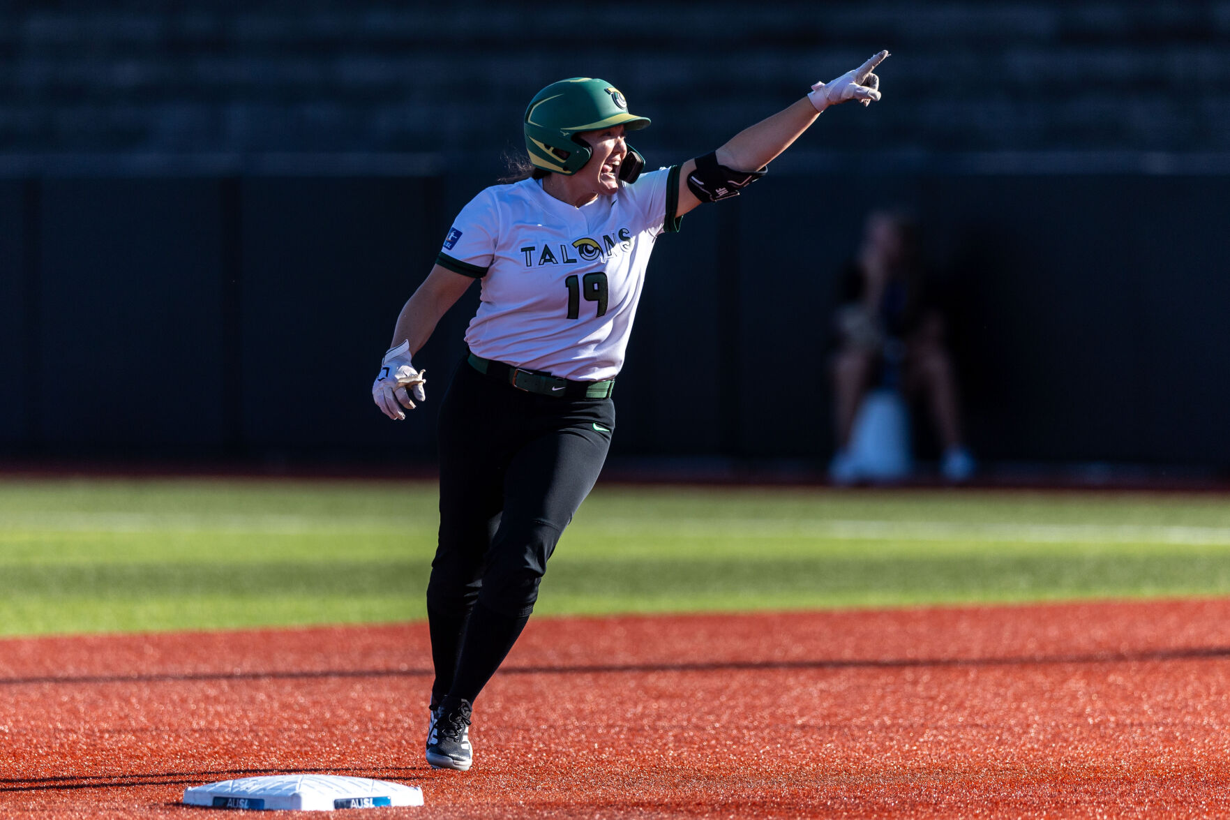 Talons Softball Bandits run-rule Talons in second Athletes Unlimited Softball League ...