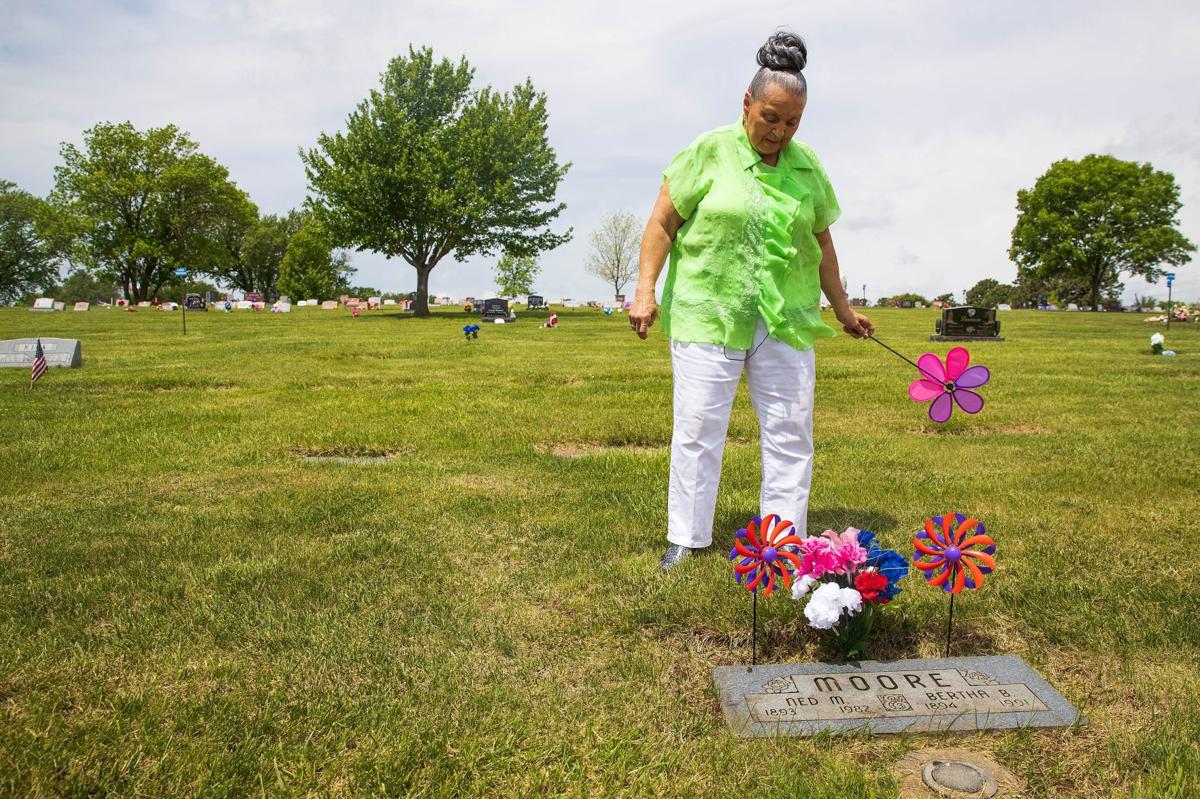 For The Past 47 Years Omaha Woman 82 Has Spent Every Memorial Day Weekend Decorating Graves Local News Omaha Com