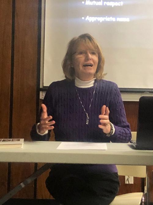 Pet Medium Gives Readings At Bellevue Library Bellevue Leader