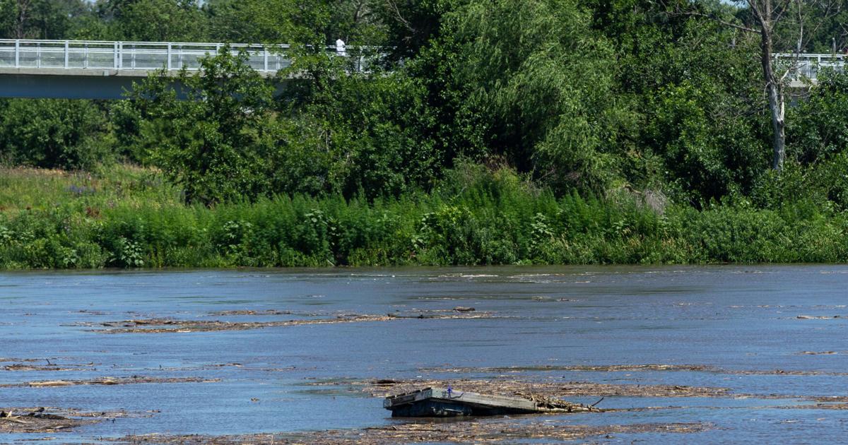 Omaha officials say flood levels will remain below levee, but inland ...