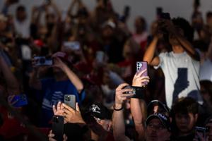 100526-owh-spo-potusvisit-cm-16