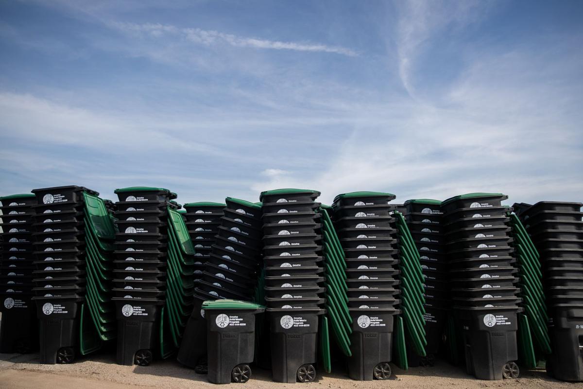 Omahans To Start Receiving New 96 Gallon Trash Carts Monday But They Can T Be Used Until November Local News Omaha Com
