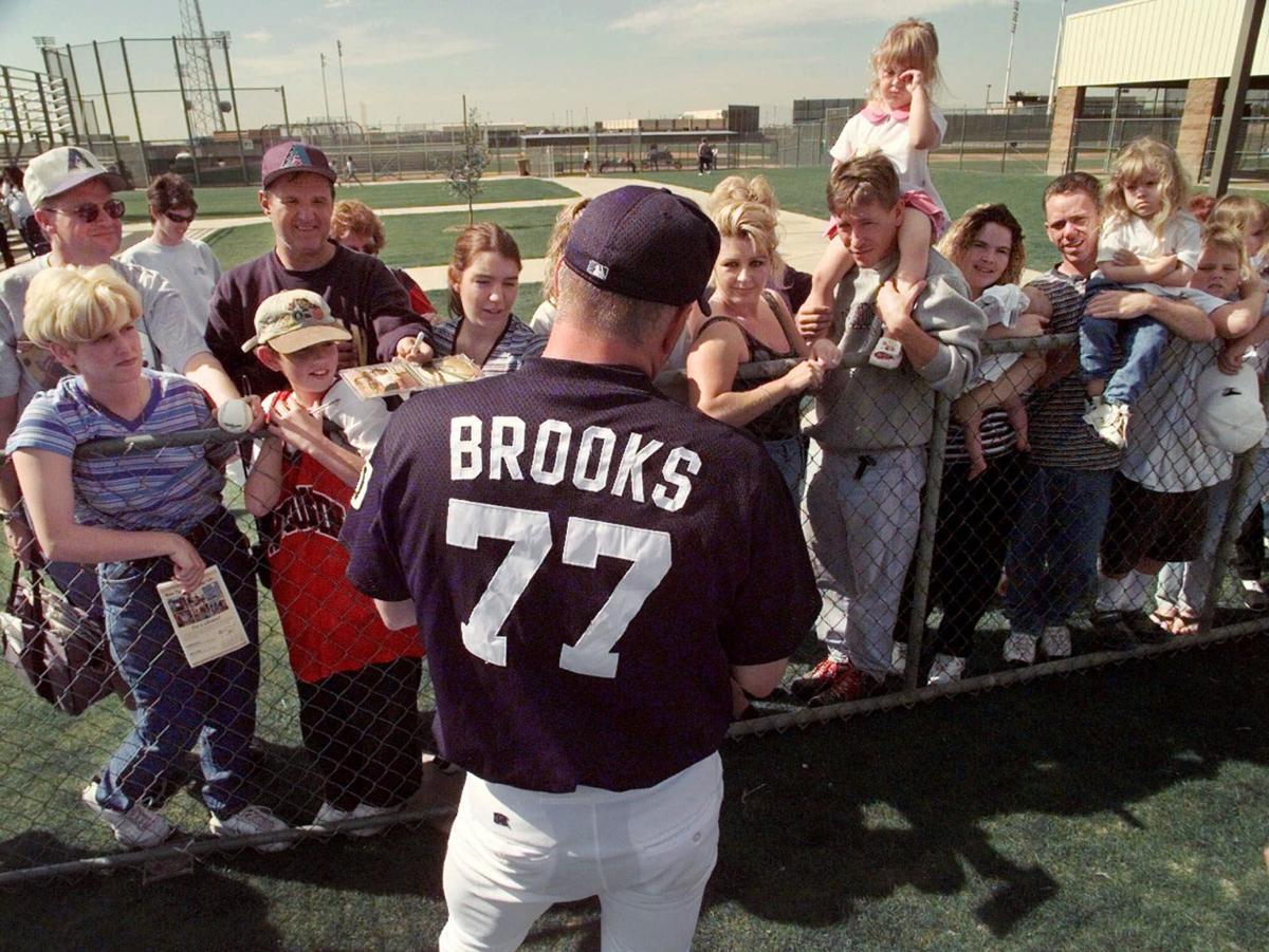 Padres, Mets, and Royals legend Garth Brooks : r/baseball