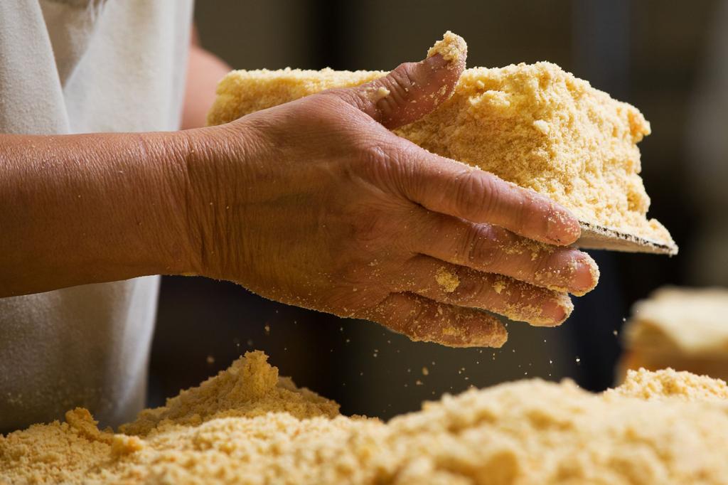 Layers Of Love For Lithuanian Bakery S Torte Word Spreads About Omaha Family Business And Its Signature Cake Omaha Dines Omaha Com