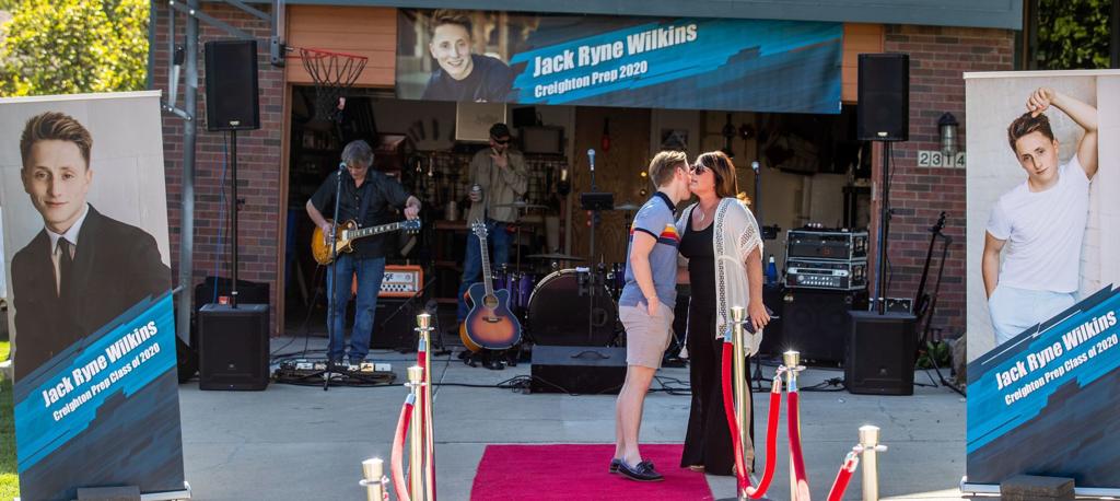 Go Big Or Go Home Omaha Woman Surprises Her Son With A Drive By Graduation Party Local News Omaha Com William and henry creighton were engineers and agents (and sometime employees) for boulton and watt early 19th century: omaha woman surprises her son