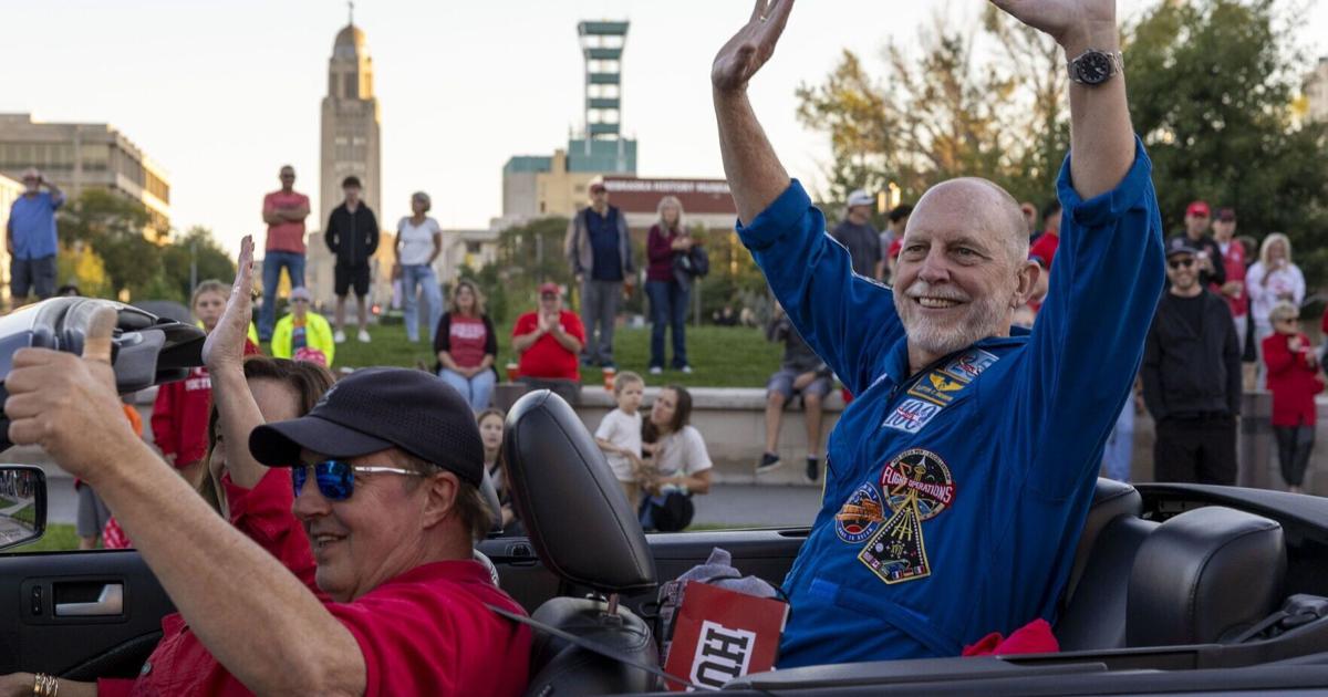 Astronaut Clayton Anderson eröffnet das Festival „Arts for the Soul“