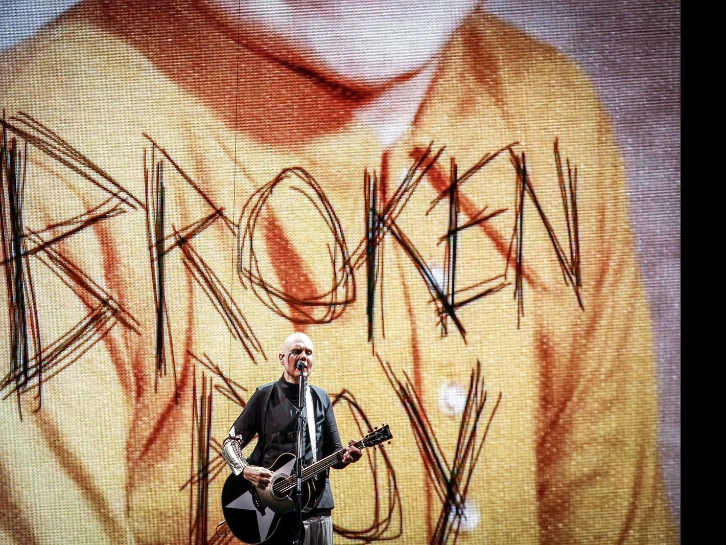 Review Smashing Pumpkins Play More Than Three Hours At Epic Omaha Show Entertainment Omaha Com