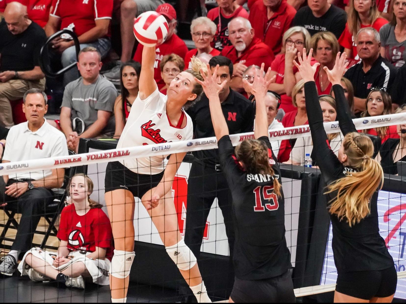 Husker Volleyball Pivots Focus From Iowa Win To Upcoming Minnesota Wisconsin Matches Volleyball Omaha Com