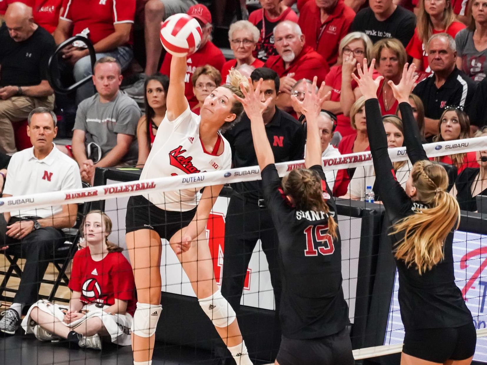 Husker Volleyball Pivots Focus From Iowa Win To Upcoming Minnesota Wisconsin Matches Volleyball Omaha Com