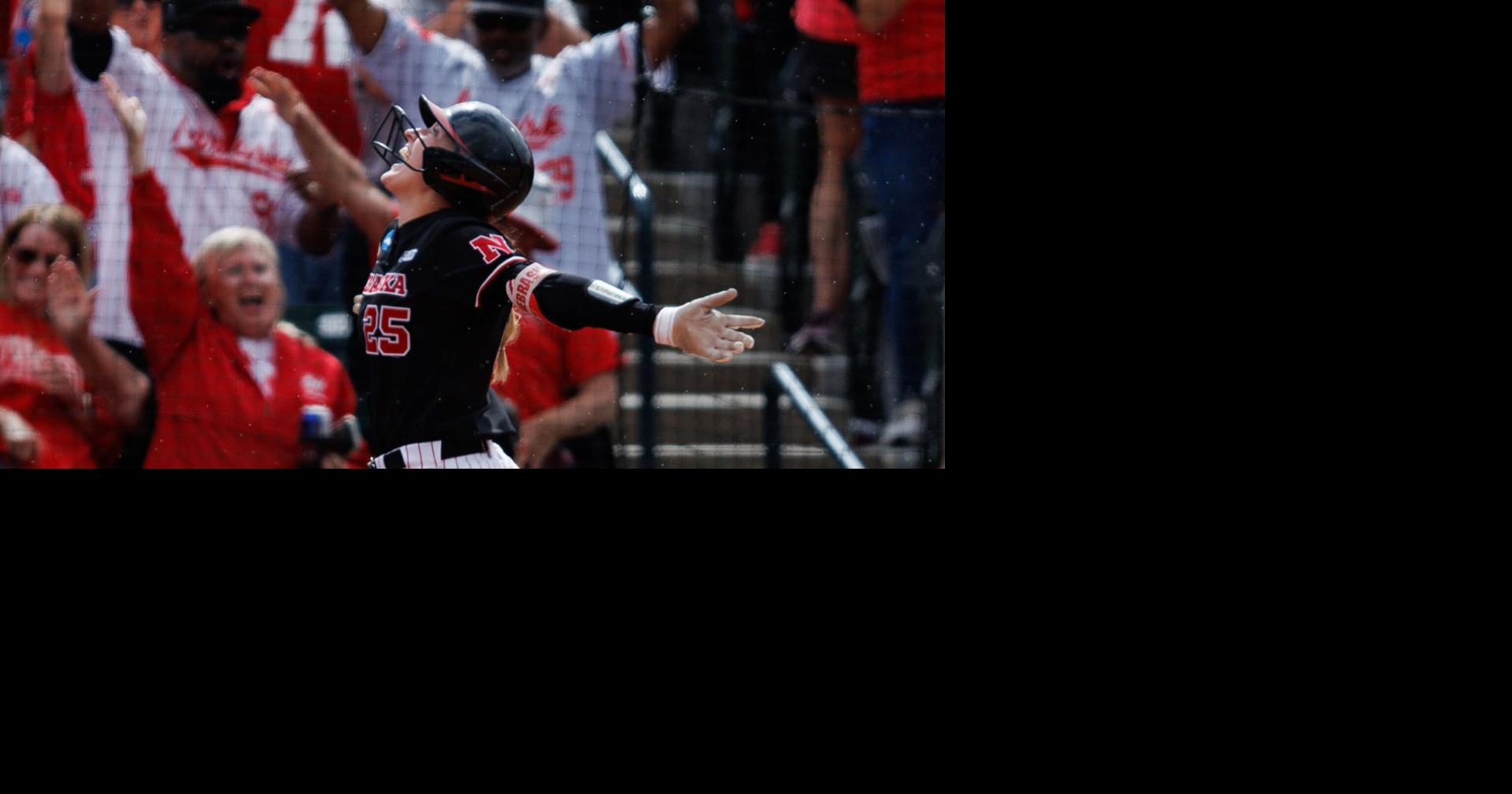 Just: Während Nebraskas Softball-Team in der Offensive völlig untergeht ...