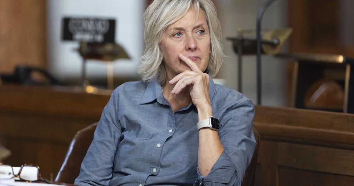 Lynne Walz launches Nebraska listening tour as she explores runs for ...