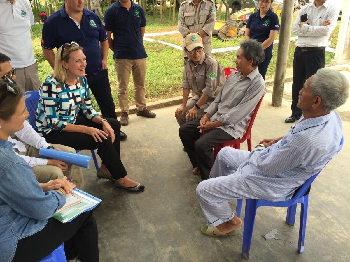 Kelly Former Soldier Andrea Thompson Touts Removal Of Unexploded Ordnance In Vietnam Goes To U N Military Omaha Com