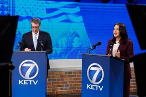 101126-owh-new-cd2debate1-nf-12