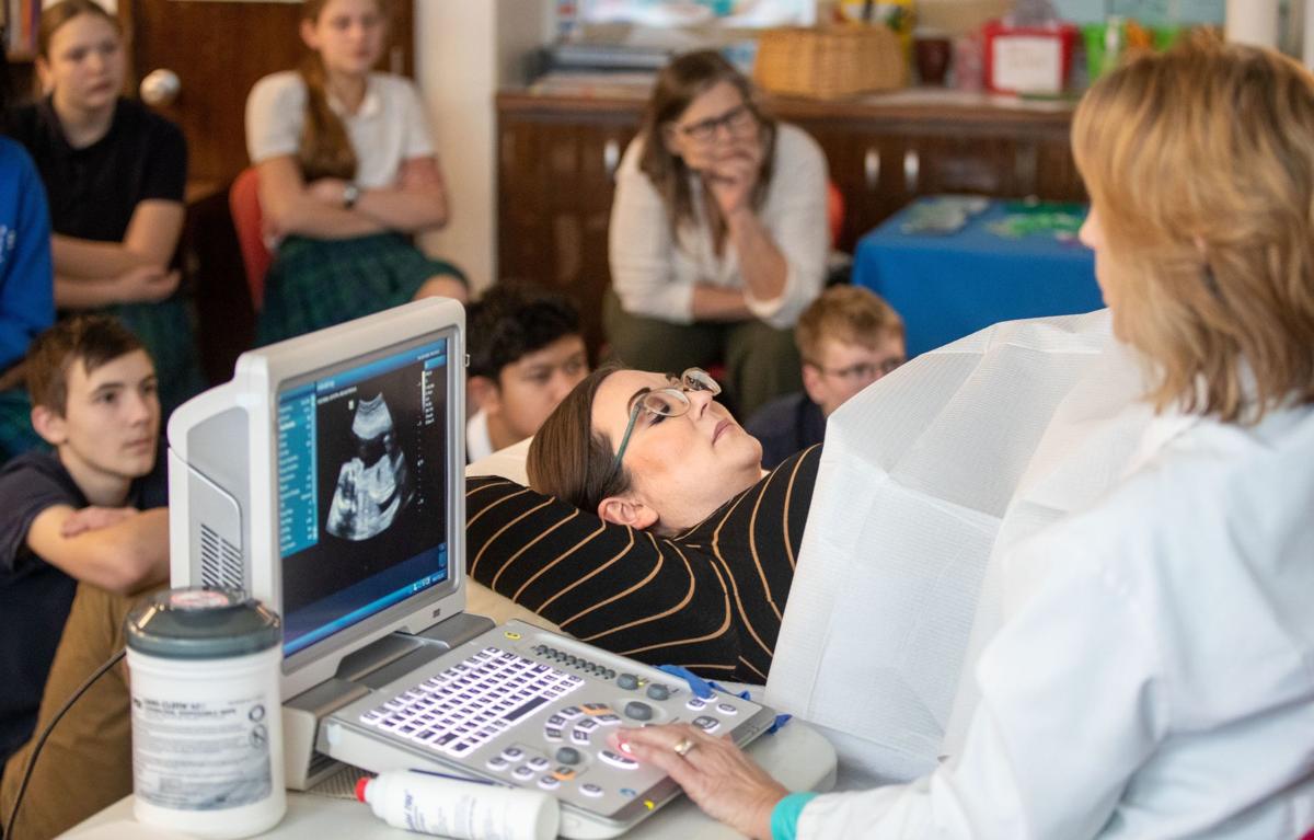 Schoolkids Peer Into Womb With Live Ultrasound As Abortion Opponents Go High Tech Education Omaha Com