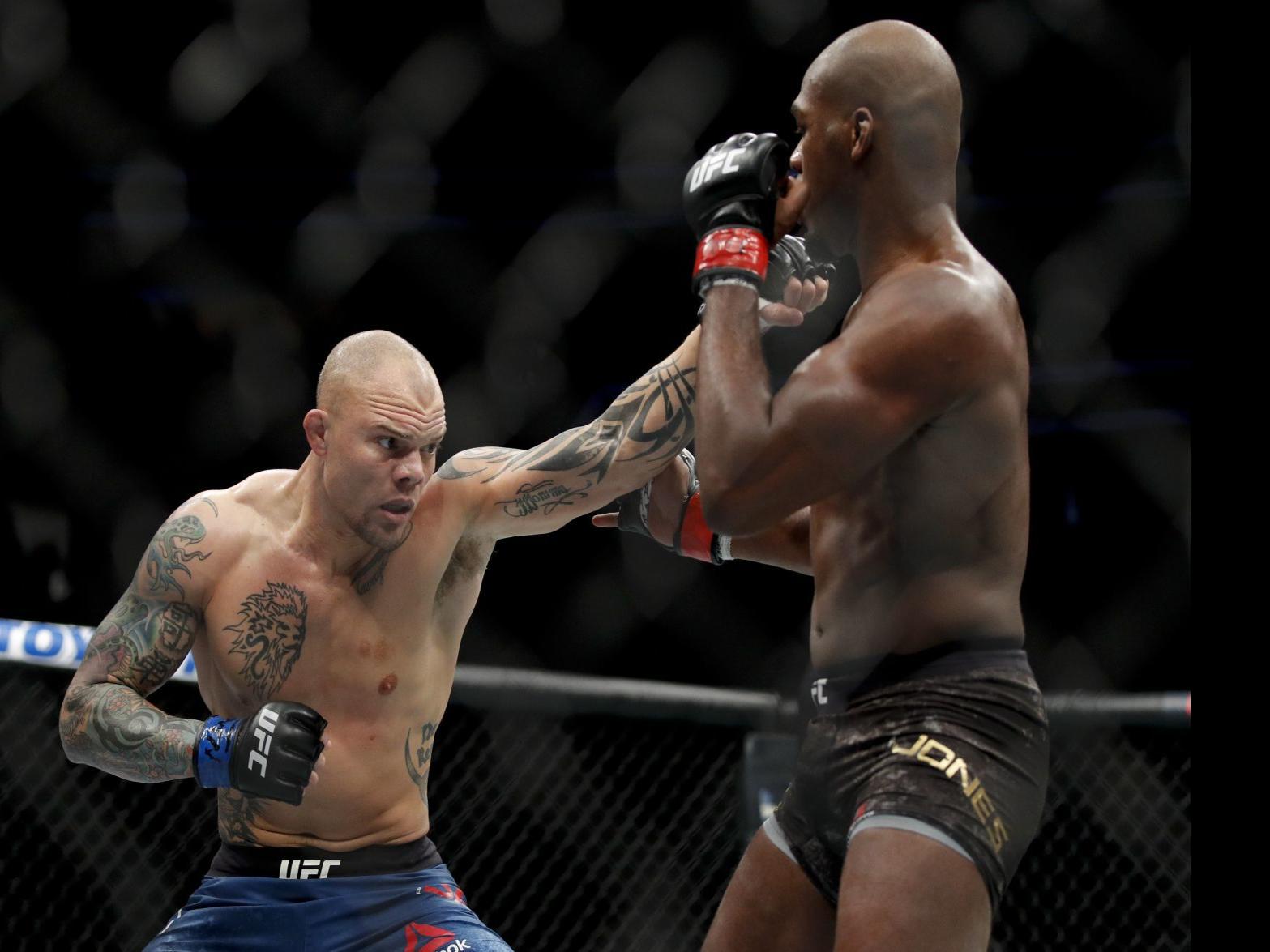 Last Fight For Anthony Smith Was For His Life Against An Intruder This One Will Be On Tv For Sport Local Sports Omaha Com