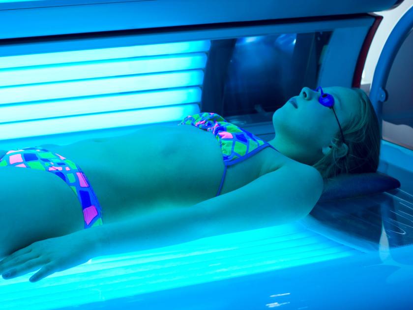 Порадовала свою попку в солярии Порадовала свою попку в солярии