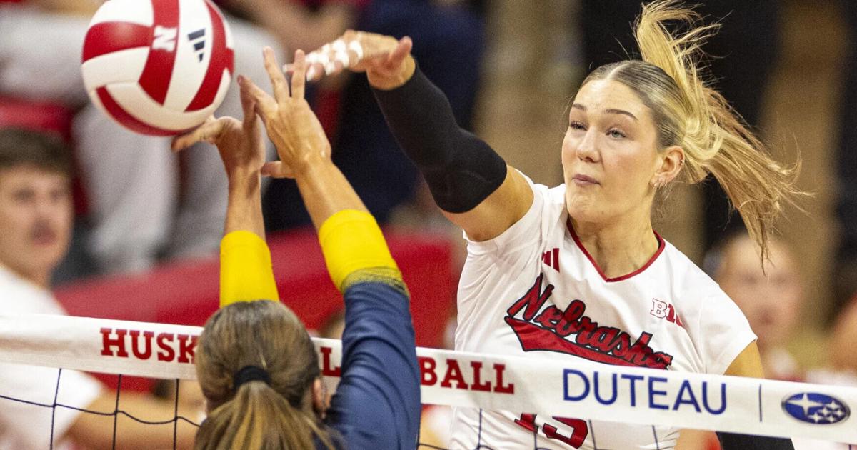 No. 1 Nebraska volleyball sweeps Michigan to open Big Ten play