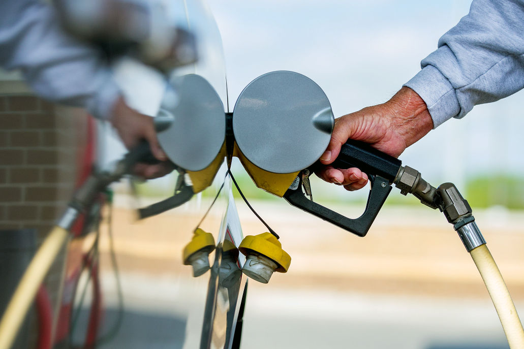 Gas prices fall again in Omaha, across U.S.