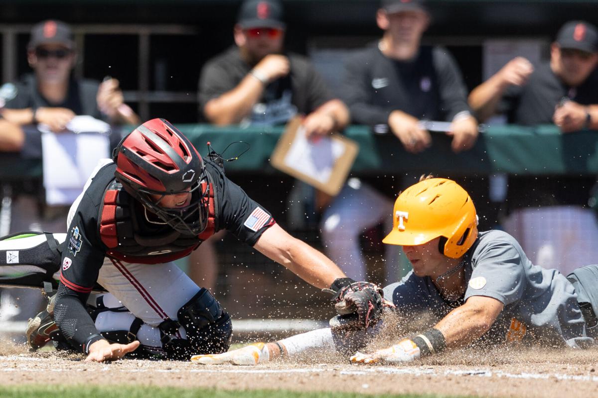 Auburn Tigers first baseman Garrett Cooper #28 on defense against