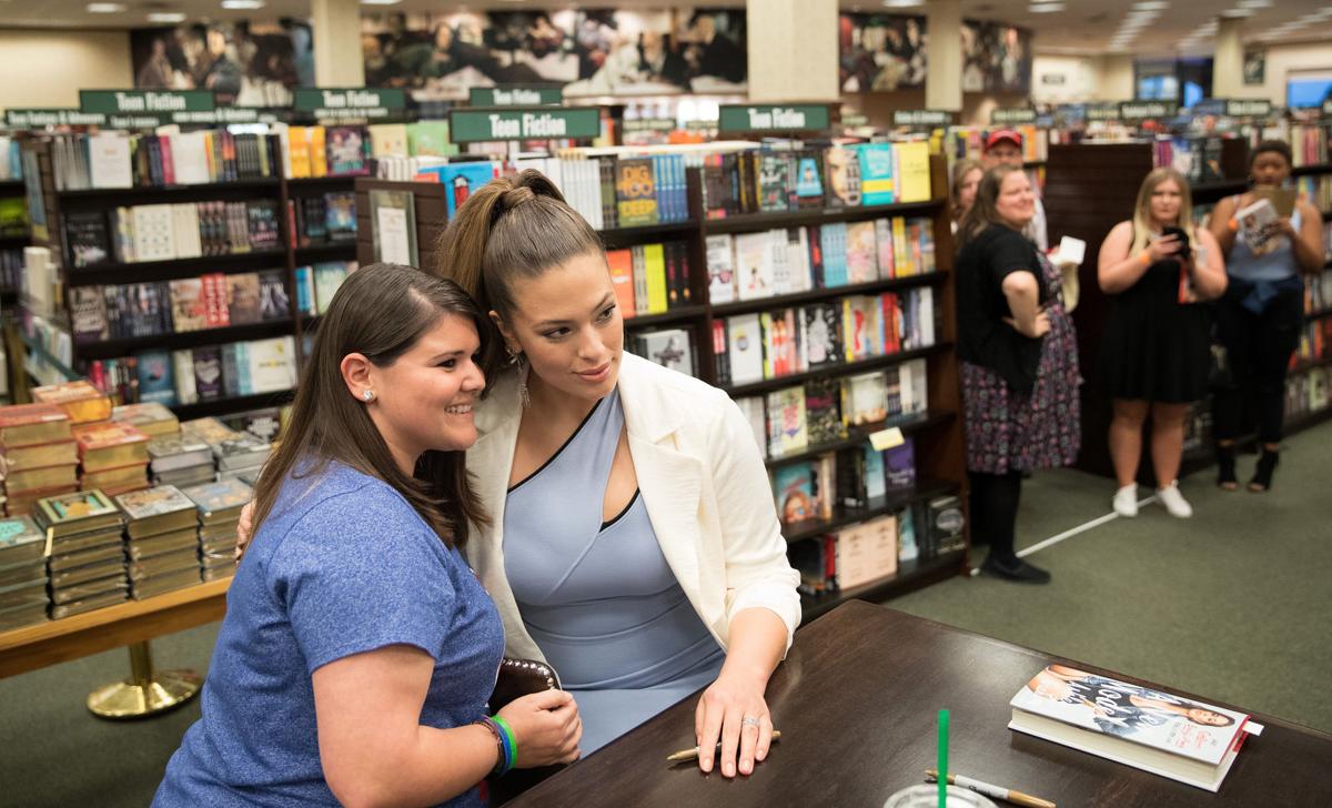Ashley Graham Signs Books For About 300 In Her Hometown Of Lincoln Live Well Nebraska Omaha Com