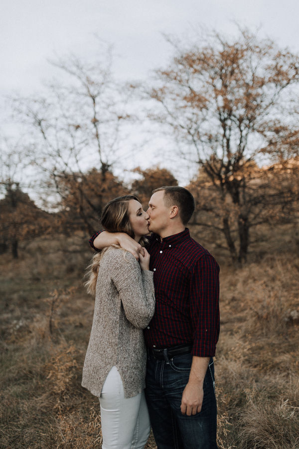 Engagement Moody Rural Nebraska E Sesh Wedding Essentials 6111