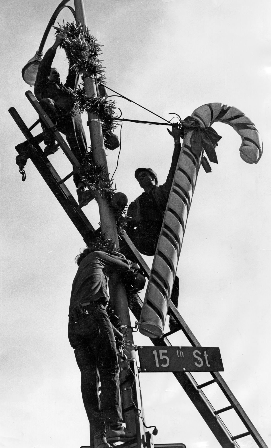 Holiday Lights Festival strings 1 million glowing bulbs across 40