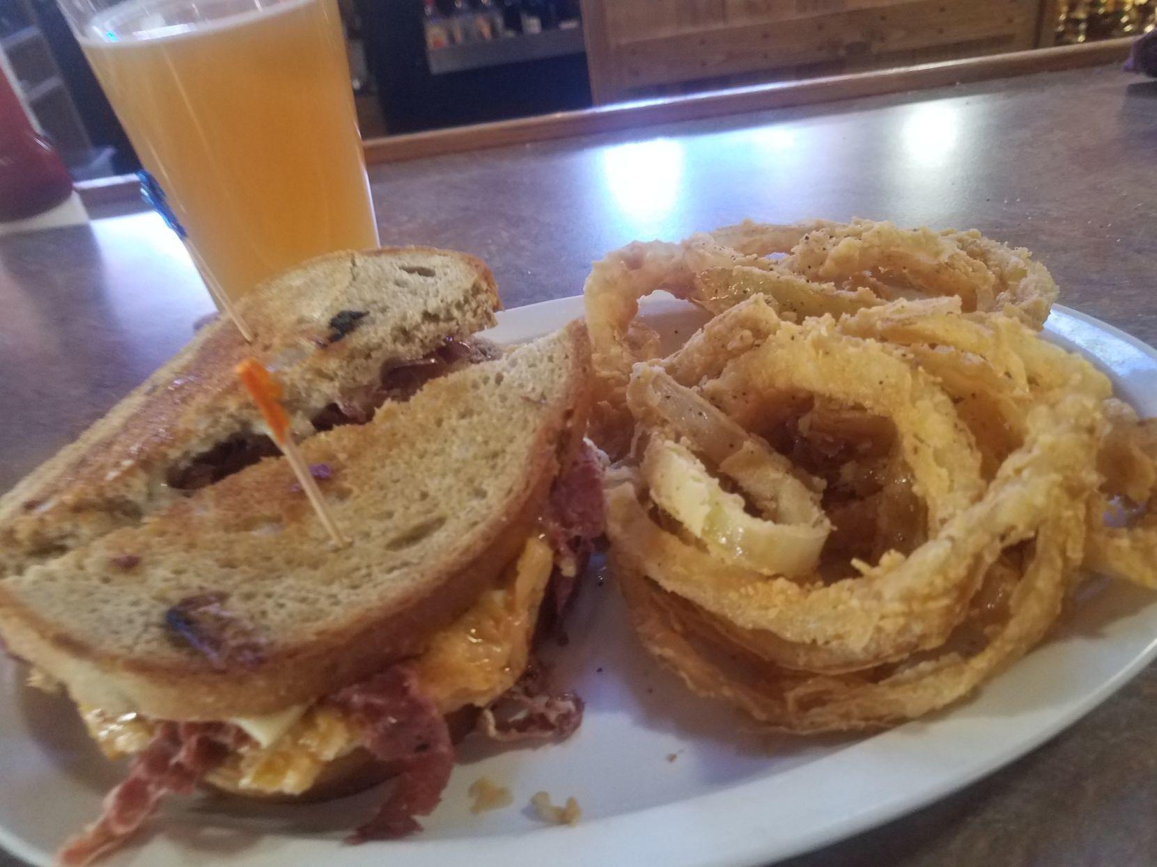 Nightlife Review The Cabin Bar Grill Serves Up Good Affordable Food During Its Long Happy Hours Nightlife Omaha Com