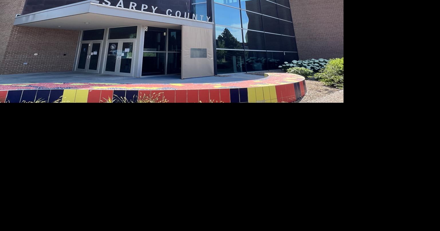 Sarpy County reduces property tax levy by 4