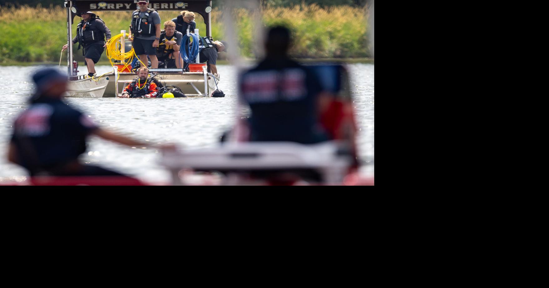 Rescue teams searching for man whose canoe capsized in Chalco lake