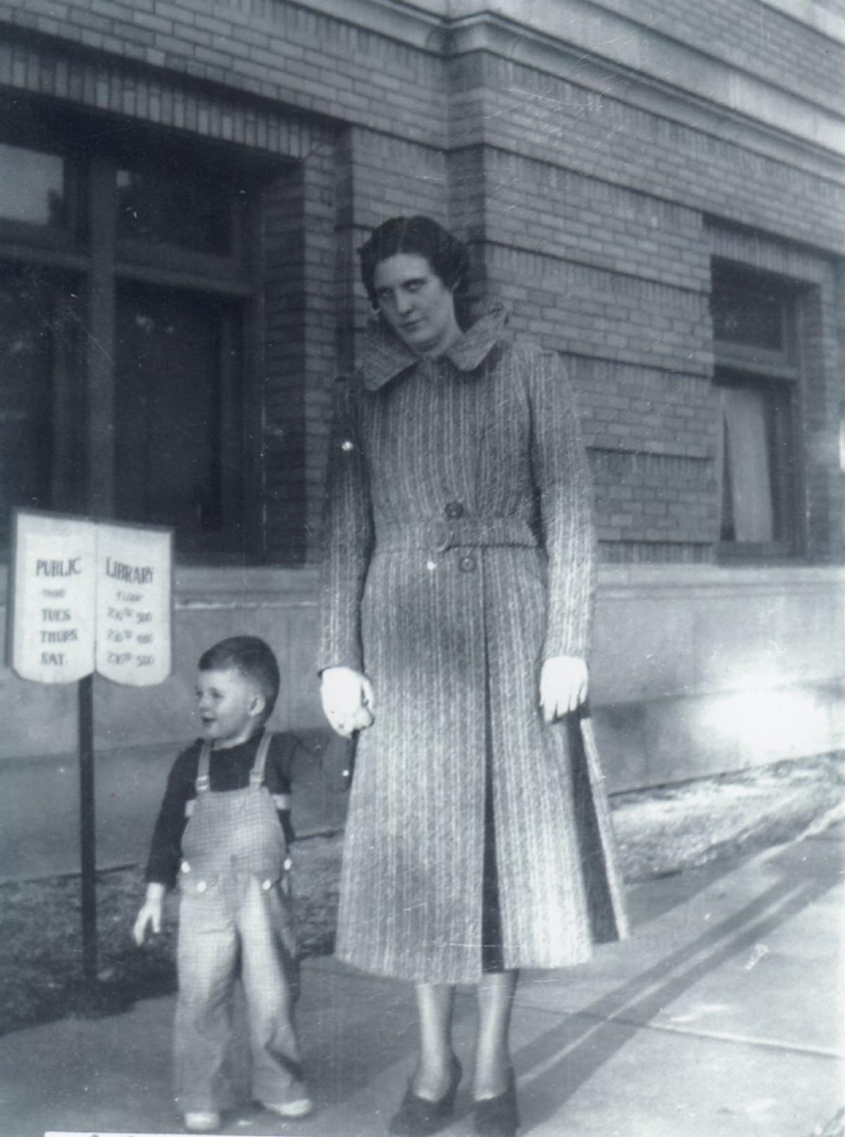 Dorothy Lynch S Son Who Helped Start Salad Dressing Business