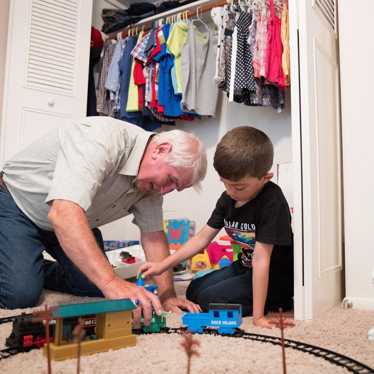 Akhtari Family Arrives In Omaha From Afghanistan Omaha Com