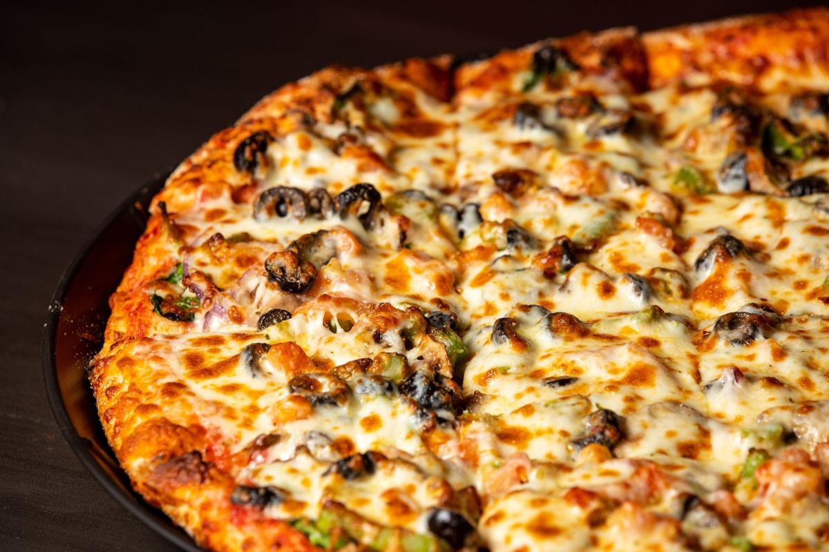 Review Sauces Ingredients Stand Out At Omaha S Locally Owned Copps Pizza Company Omaha Dines Omaha Com