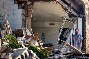 070126-owh-new-buildingdamage-jc-2