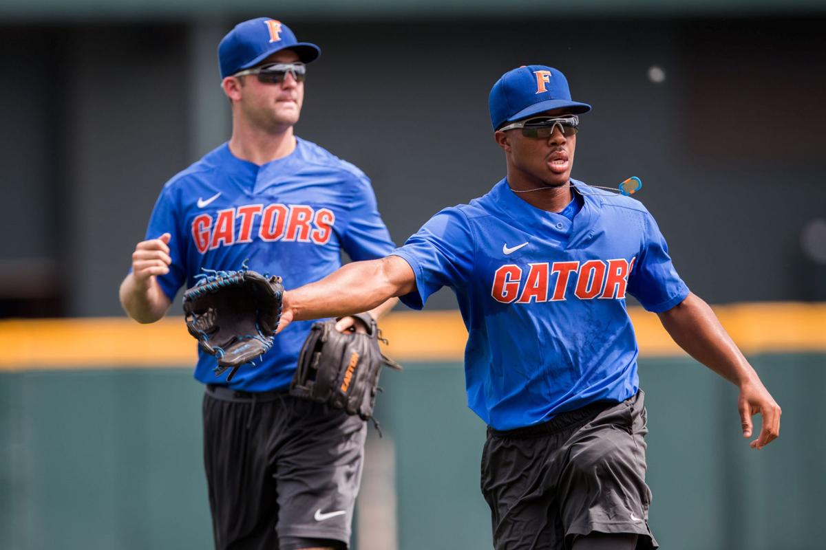 Fans flock to TD Ameritrade Park for autographs from favorite CWS teams