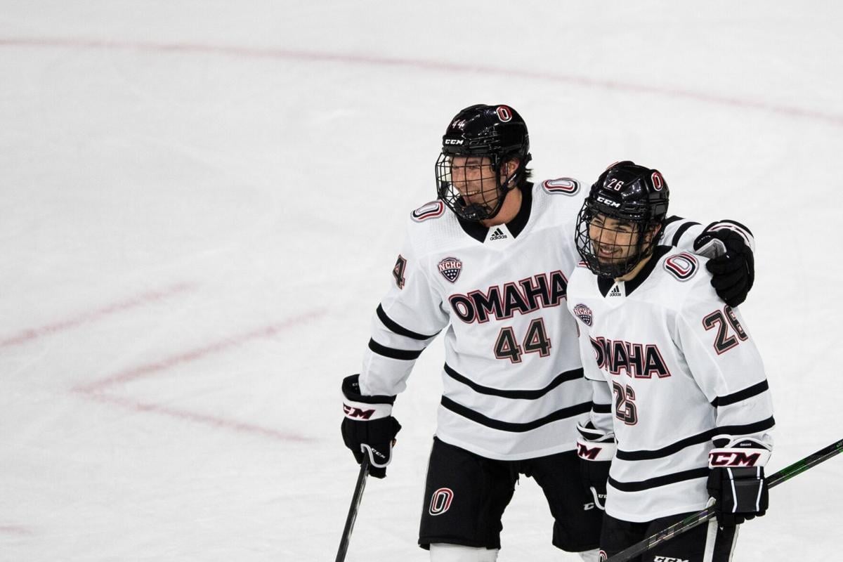 No. 14 Mavericks Grab NCHC Point Behind Three 3rd Period Goals to