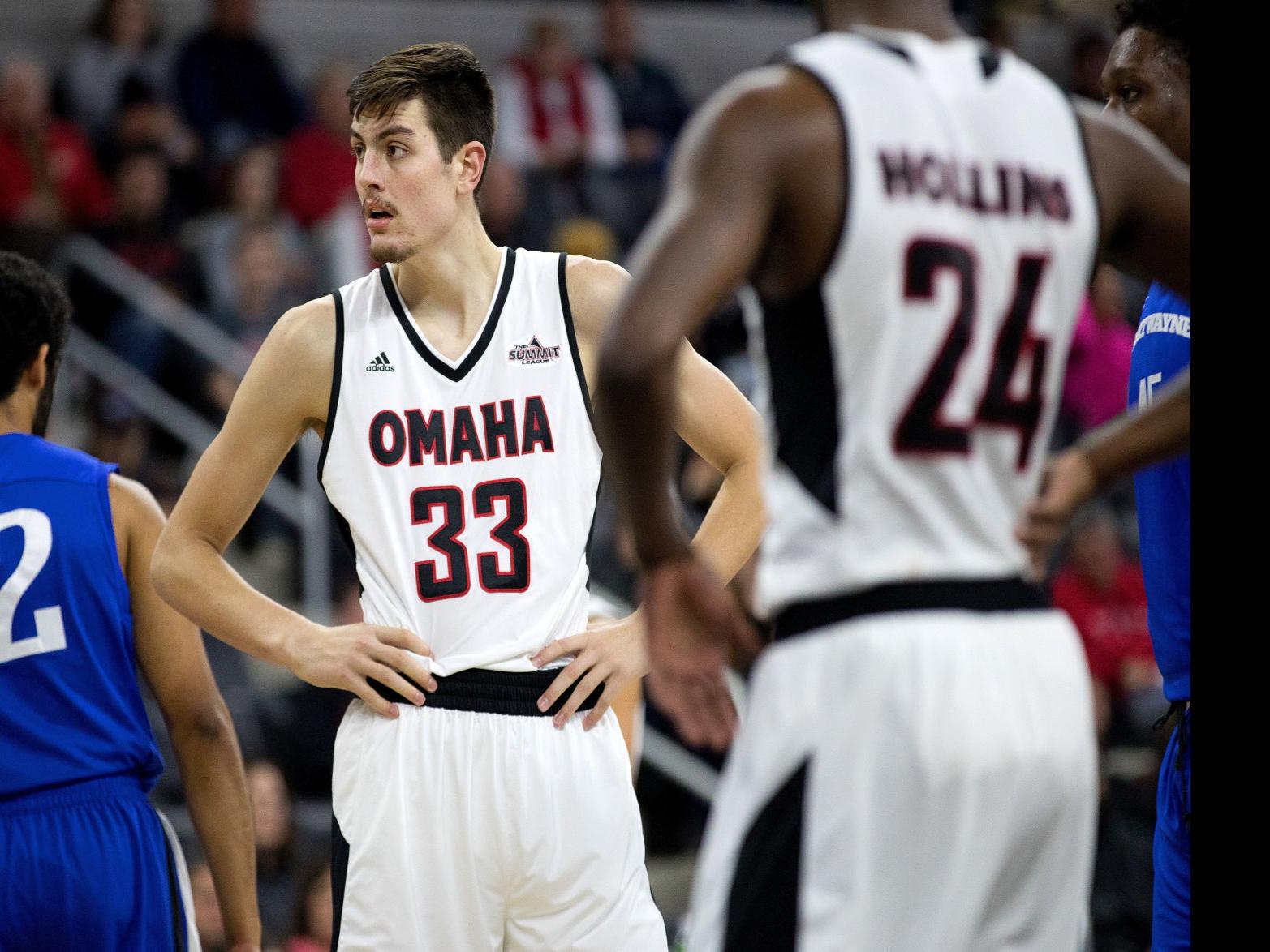 Center Zach Pirog To Transfer From Uno Men S Basketball Team