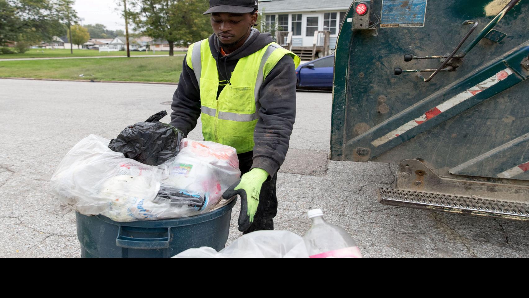 Omahans Would Get Two Covered 96 Gallon Carts Under Proposed 22 7 Million Annual Trash Contract Money Omaha Com