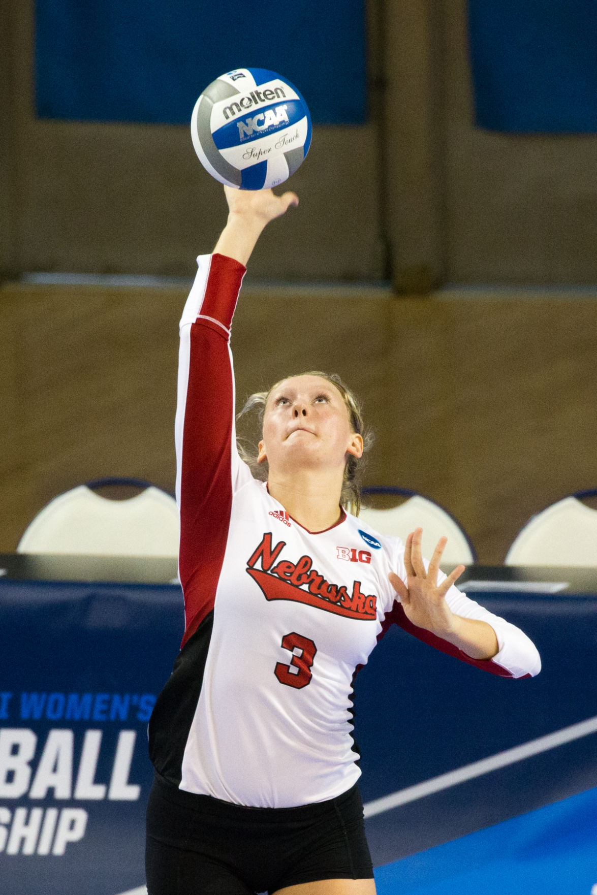 Omaha bound Nebraska volleyball team beats Washington, advances to