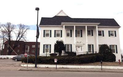 nicotine Identiteit ergens Creighton suspends Phi Kappa Psi until 2025, citing reports of underage  drinking, drug distribution and hazing