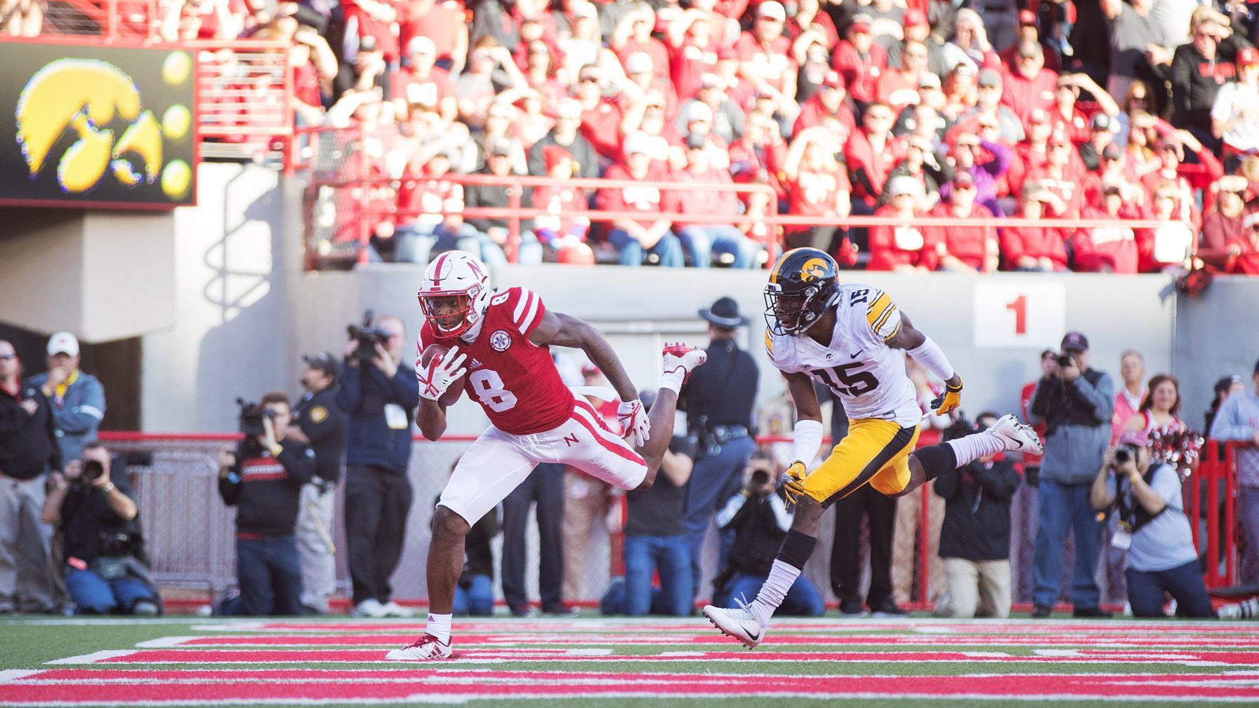 Huskers Hawkeyes Striving To Renew Black Friday Football