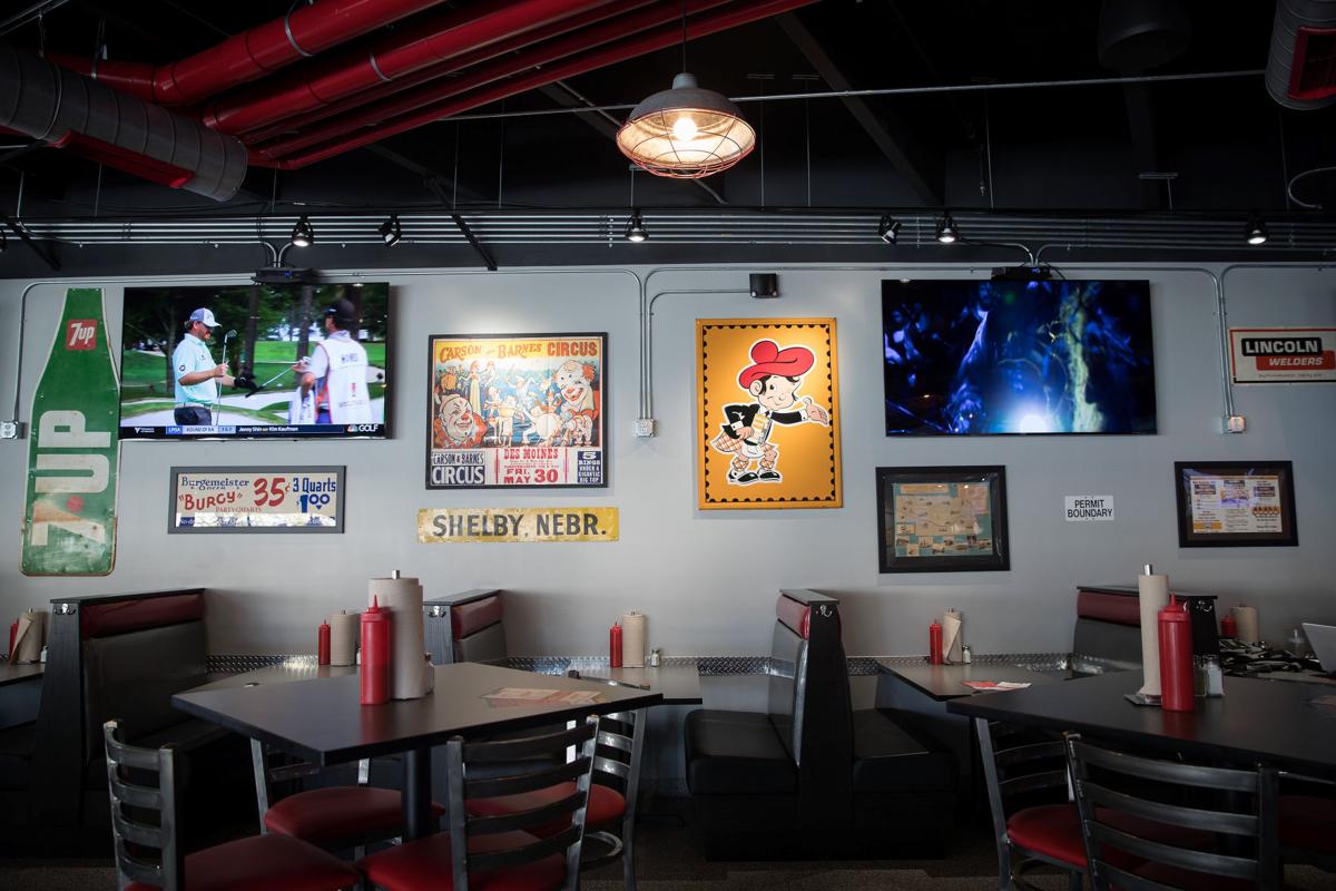 dining-review-fast-casual-smitty-s-garage-revs-the-taste-buds-with-much-of-its-menu-plus