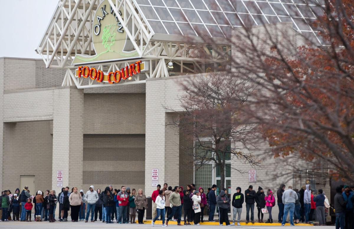 Shoppers Flock To Omaha Stores To Join The Pre Black Friday Mob Scene Money Omaha Com