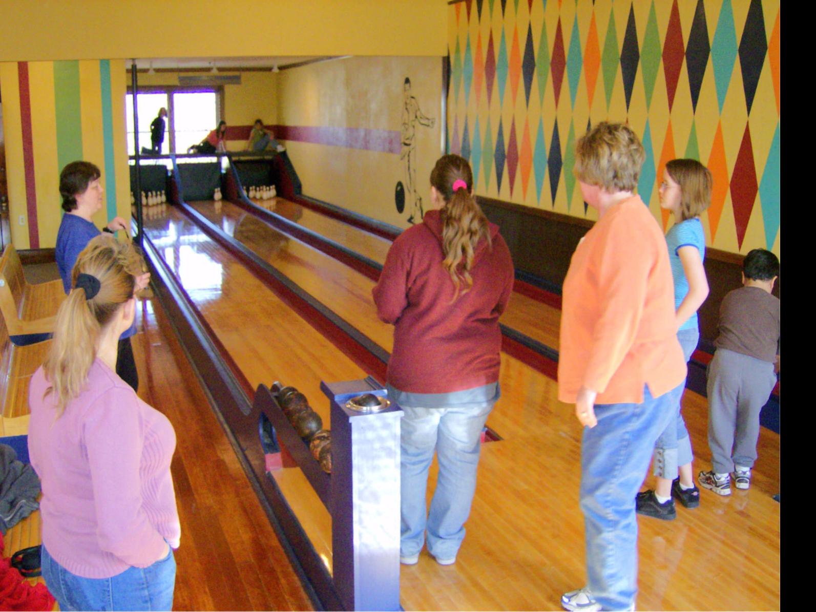 Nebraska Passport 2016 Potter S Duckpin Bowling Alley Squat Pins Make For Novel Game Changer Lifestyles Omaha Com