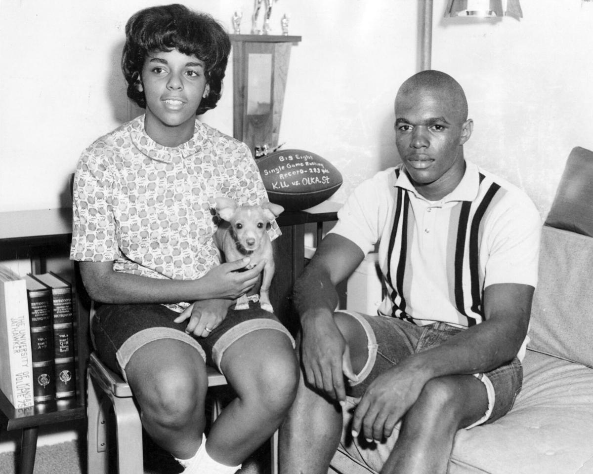 Gale Sayers, the Hall of Fame running back from Omaha, dies at 77