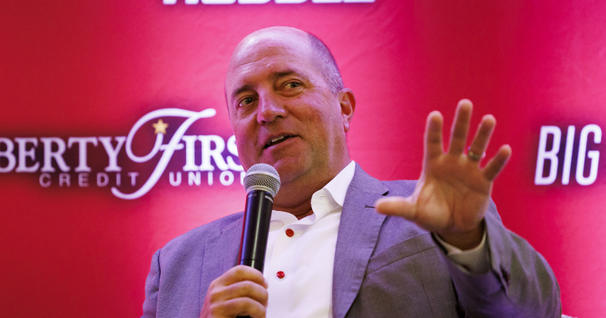 Troy Dannen erläutert den Ansatz der Einnahmenbeteiligung nach dem Motto ...